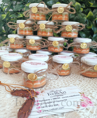 Бурканче с шарена сол персонализиран подарък за гости с етно мотиви
