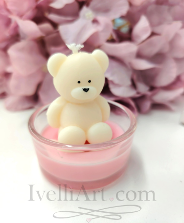 Свещ Мече в розово от соев восък в стъкленица подарък за гости 